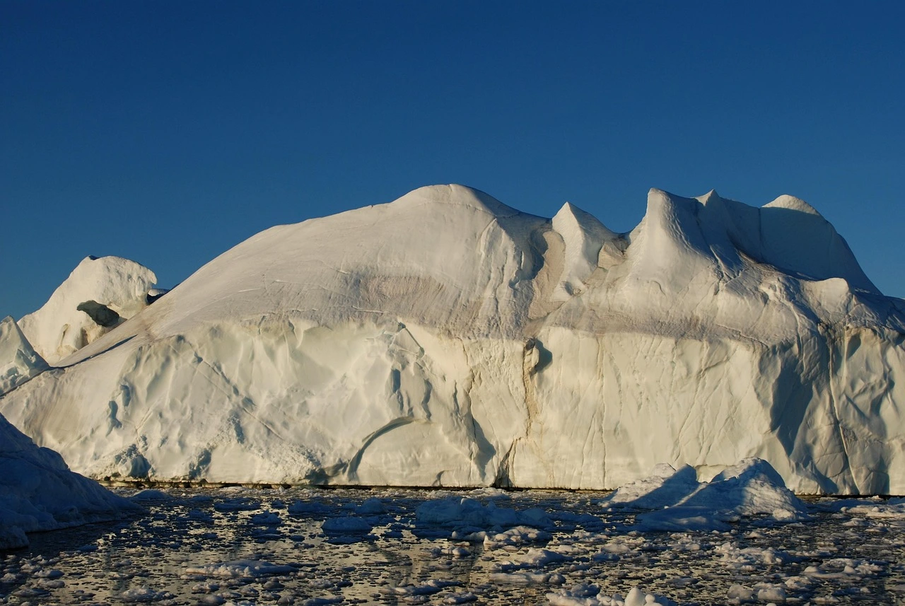 limagolf-iceberg-7649167_1280 Explore Antarctica: A Luxury Guide to Experiential Antarctic Expeditions